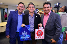 Governador Interino David  Almeida Dispara...