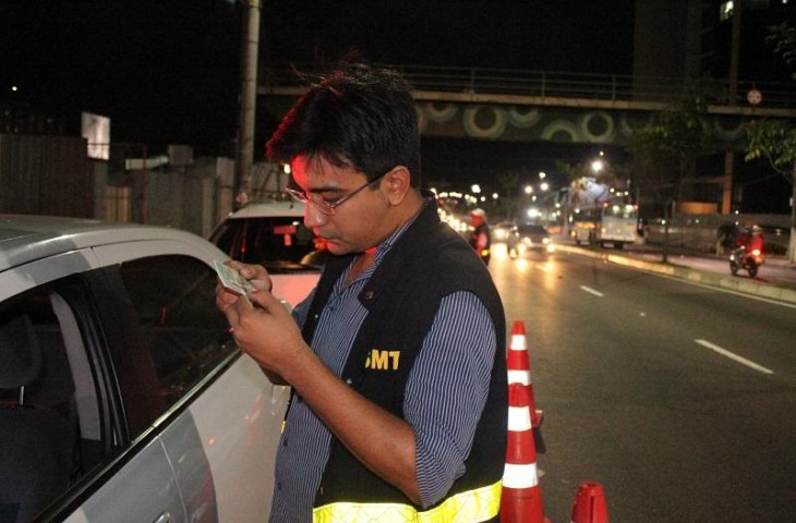 DEPUTADO QUER ACABAR COM A " FARRA" DE APREENSÃO DE CARROS POR CAUSA DE IPVA ATRASADO. DEPUTADO QUER ACABAR COM A " FARRA" DE APREENSÃO DE CARROS POR CAUSA DE IPVA ATRASADO.