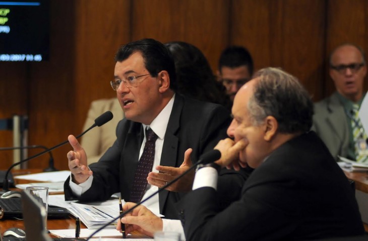 Senador do Amazonas defende mais rigor com concessionárias de água e esgoto. Senador do Amazonas defende mais rigor com concessionárias de água e esgoto.