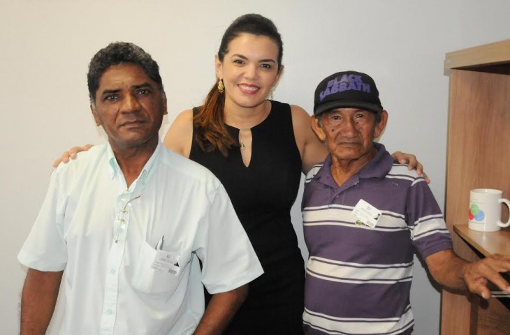 Alessandra Campêlo cobra pagamento de aluguel social no Prosamim da Cachoeira Grande Alessandra Campêlo cobra pagamento de aluguel social no Prosamim da Cachoeira Grande