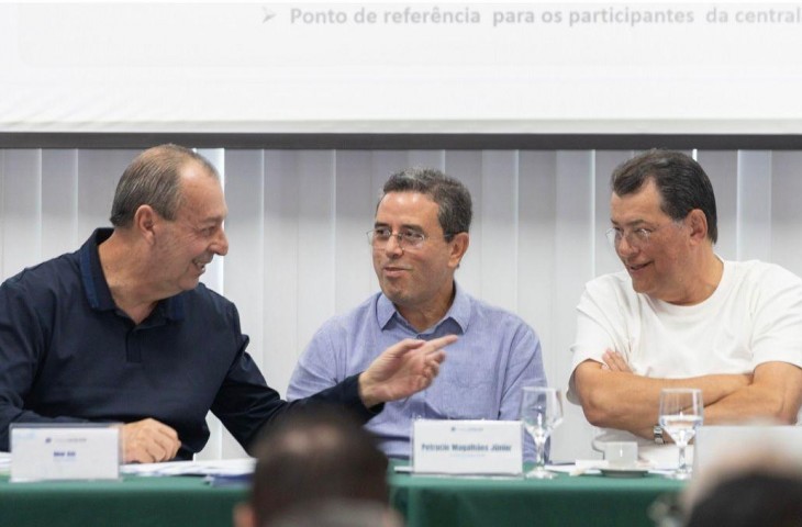 Omar Aziz reforça apoio ao cooperativismo do Amazonas em reunião com lideranças do setor Omar Aziz reforça apoio ao cooperativismo do Amazonas em reunião com lideranças do setor