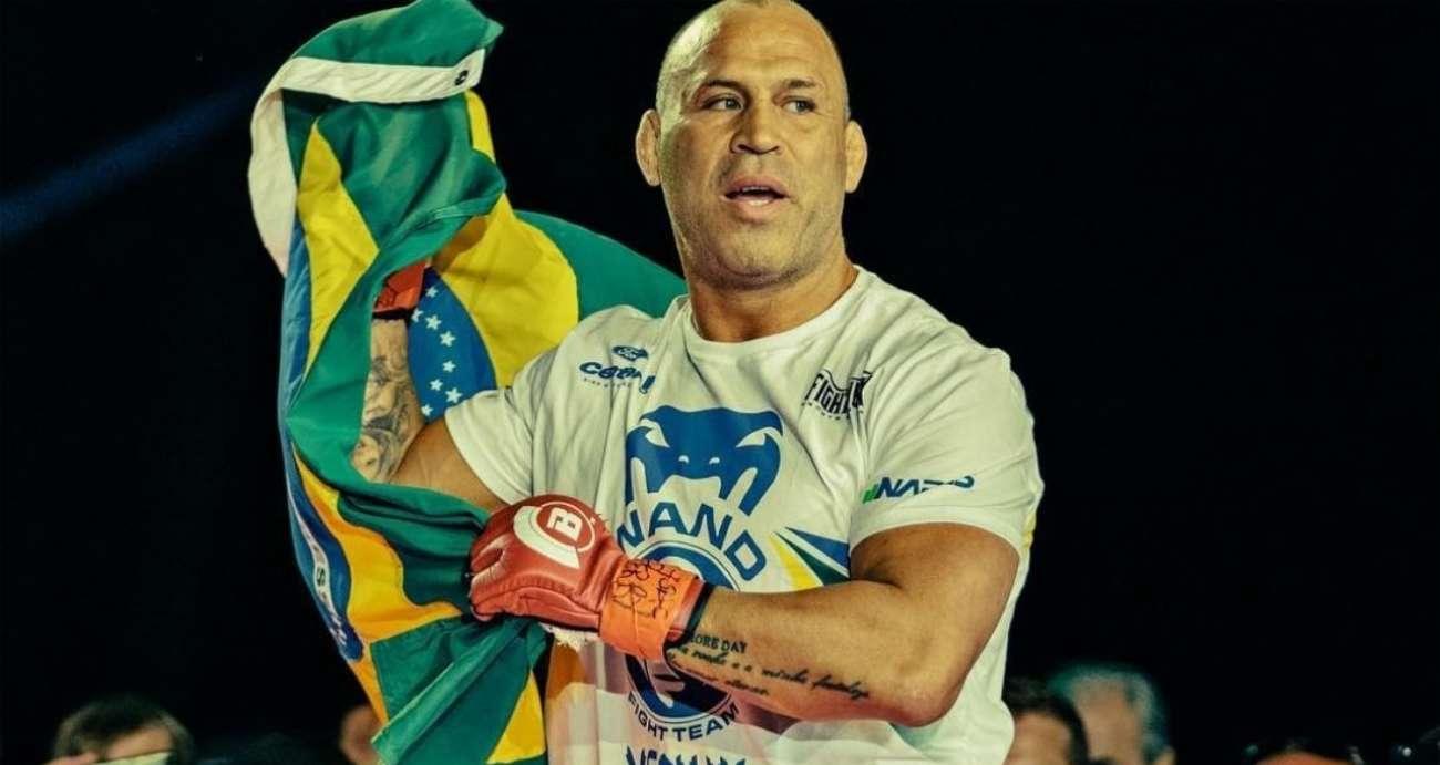 DANA WHITE SUGERE LUTADORES DO UFC IREM ÀS RUAS PARA DETEREM BADERNEIROS